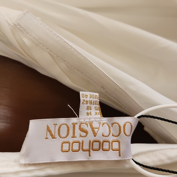 Beautiful ivory dress - Picture 10 of 11